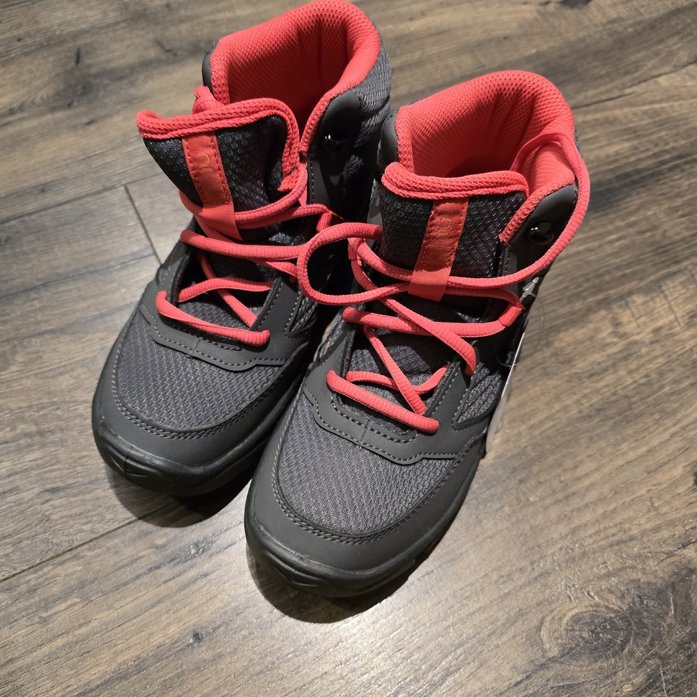 Quechua Kids' Black and Red Sneakers